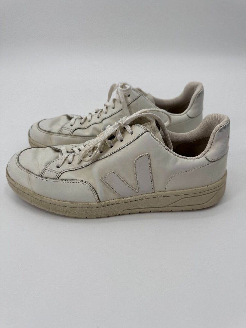 Veja V-12 Leather Low Top Sneakers White Silver Men’s 11.5 Retro Minimalist